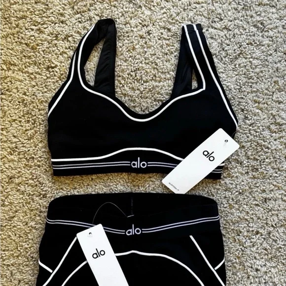 ALO Yoga Black Sports Bra with White Accents - Picture 1 of 3